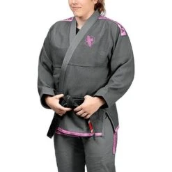 Hayabusa Women Lightweight Jiu Jitsu Gi Grigio-Rosa -Eleganza Atletica Negozio hayabusa women lightweight jiu jitsu gi grey pink 3