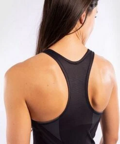 Venum UFC Authentic Fight Night Women Fitted Tank With Shelf Bra Nero 8 Venum UFC Authentic Fight Night Women Fitted Tank With Shelf Bra Nero -Eleganza Atletica Negozio venum ufc authentic fight night women fitted tank with shelf bra black 3