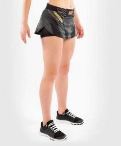 Venum UFC Authentic Fight Night Womens Short Nero-Oro 6 Venum UFC Authentic Fight Night Womens Short Nero-Oro -Eleganza Atletica Negozio venum ufc authentic fight night womens short black gold 2