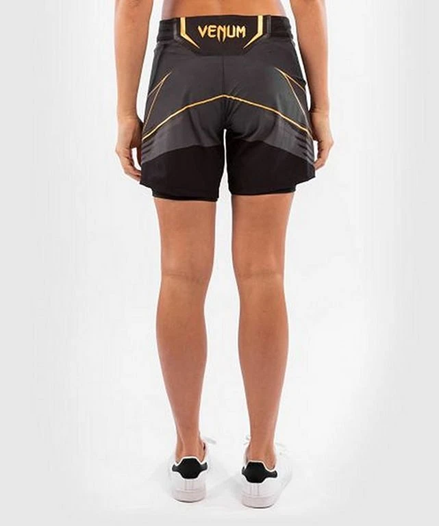 Venum UFC Authentic Fight Night Womens Shorts Long Fit Nero-Oro 4 Venum UFC Authentic Fight Night Womens Shorts Long Fit Nero-Oro - immagine 2