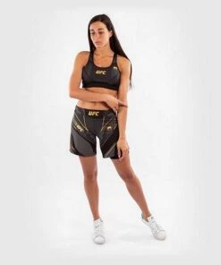 Venum UFC Authentic Fight Night Womens Shorts Long Fit Nero-Oro 7 Venum UFC Authentic Fight Night Womens Shorts Long Fit Nero-Oro -Eleganza Atletica Negozio venum ufc authentic fight night womens shorts long fit black gold 3