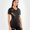 Venum UFC Venum Authentic Fight Night Women's Walkout Jersey Champion Nero-Oro -Eleganza Atletica Negozio venum ufc venum authentic fight night womens walkout jersey champion black gold 1